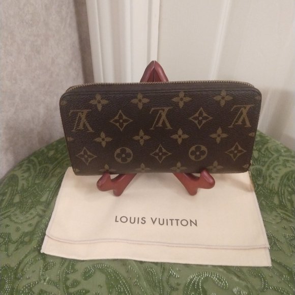 Louis Vuitton Zippy Monogram Wallet - Picture 2 of 16
